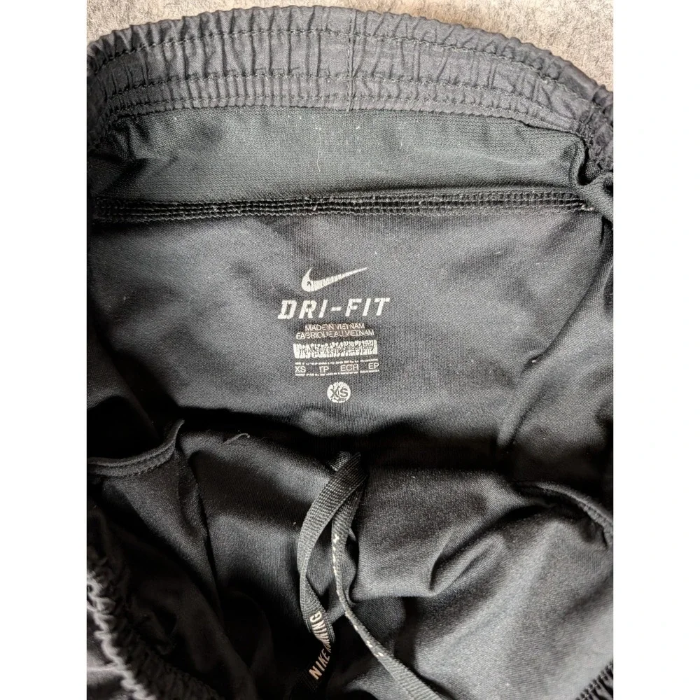 Nike Dri-FIT Women Black Running‎ Shorts Zipper Pocket Mesh Panels Sporty Active